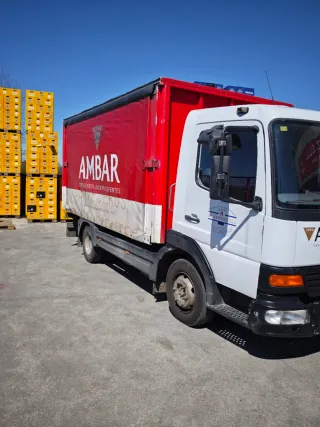 Camión Mercedes Atego 817 botellero lona