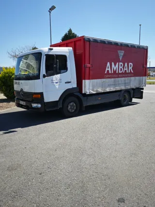 Camión Mercedes Atego 817 botellero lona
