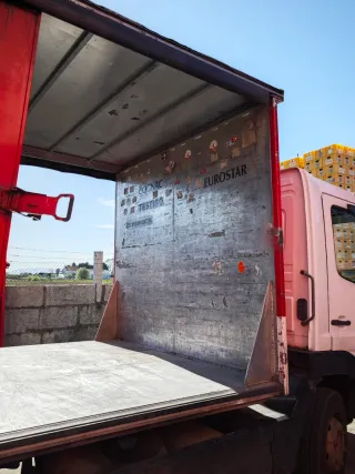 Camión Mercedes Atego 817 botellero lona