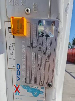 Camión Mercedes Atego 817 botellero lona