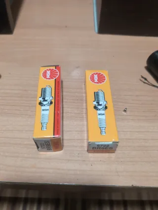 2 Bujías NGK 5722 BR9ES nuevas a estrenar