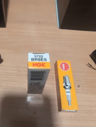 2 Bujías NGK 5722 BR9ES nuevas a estrenar