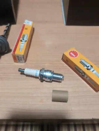 2 Bujías NGK 5722 BR9ES nuevas a estrenar