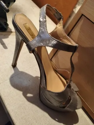 Sandalias de tacón plateadas