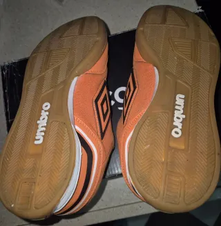 Zapatillas Futsal Umbro Naranja y Negro