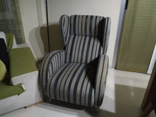 Sillón reclinable de tela a rayas