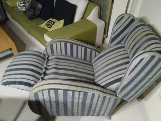 Sillón reclinable de tela a rayas