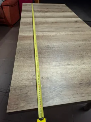 Mesa de comedor de madera