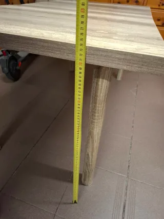 Mesa de comedor de madera
