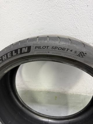 Neumático Michelin Pilot Sport 4S 235/35ZR19