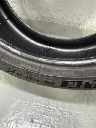 Neumático Michelin Pilot Sport 4S 235/35ZR19