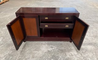 Mesa comedor extensible, sillas, recibidor, centro