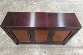 Mesa comedor extensible, sillas, recibidor, centro