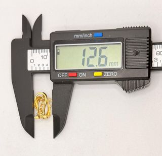 Pendiente de oro de 18k con circonitas, 4.46 g.