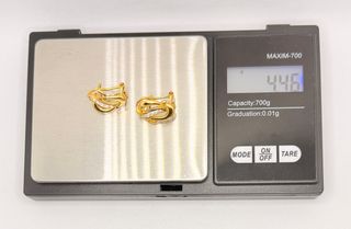 Pendiente de oro de 18k con circonitas, 4.46 g.