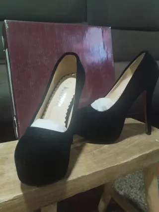Zapatos de tacón de terciopelo negros