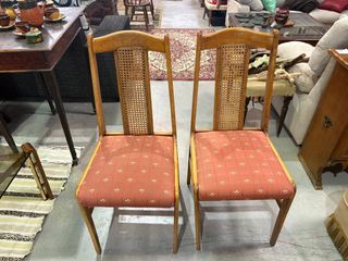 2 SILLAS CLÁSICAS