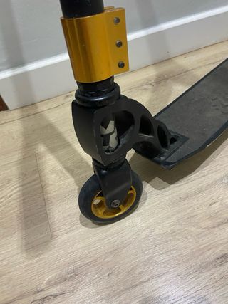 Patinete Acrobacias Oxelo Negro y Dorado