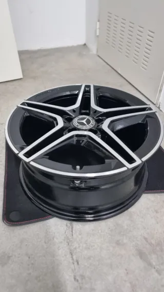 Llanta Mercedes-Benz AMG 18" Negra con sensor TPMS