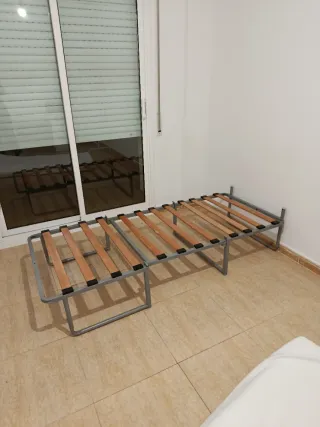 Cama Plegable Puff Metal y Madera