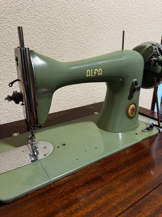 Máquina de coser Alfa vintage