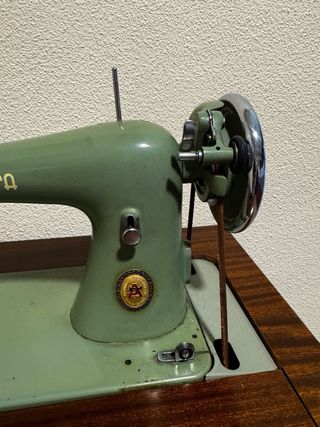 Máquina de coser Alfa vintage