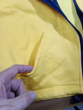 Sudadera con cremallera amarilla y azul