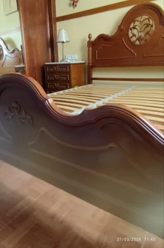 Cama de madera y metal