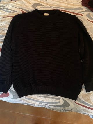 Sudadera negra de punto