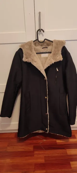 Abrigo de invierno negro y beige