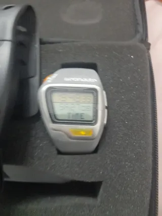 Reloj Geonaute para correr gris y amarillo