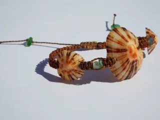 Pulsera artesanal lapas y vidrio marino