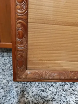 Marco antiguo de madera tallada
