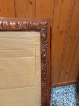 Marco antiguo de madera tallada