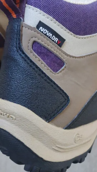 BOTAS TREKKING QUECHUA NEGRO Y MORADO