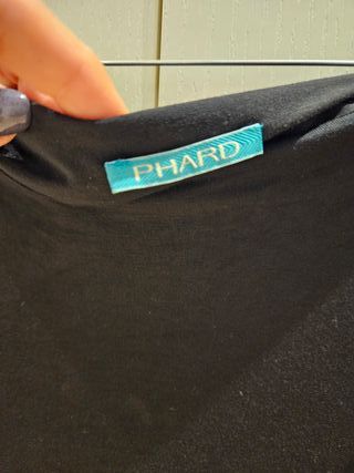 Vestido Phard negro con cinturón plateado