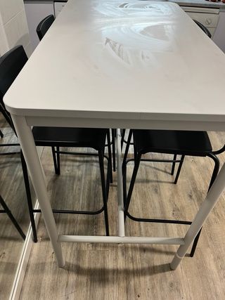 Mesa alta Ikea con 4 taburetes