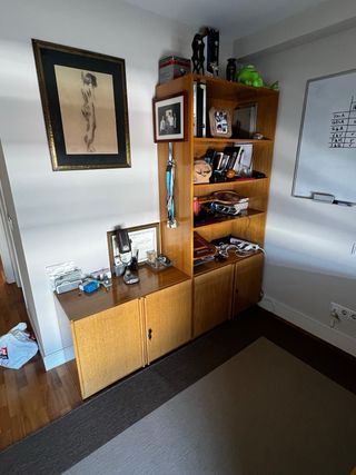 Conjunto de escritorio en madera de color claro