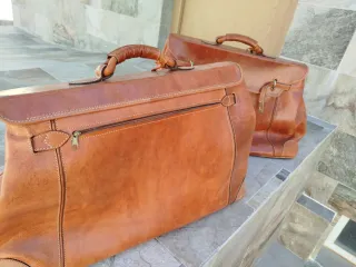 Maletas de cuero marrones