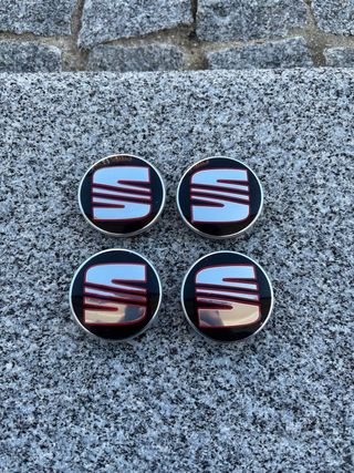 4 Tapabujes Seat 56mm rojo negro nuevos