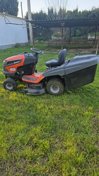 Husqvarna TC 242T 2021
