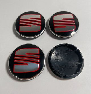 Tapabujes Seat 56mm Negro Rojo