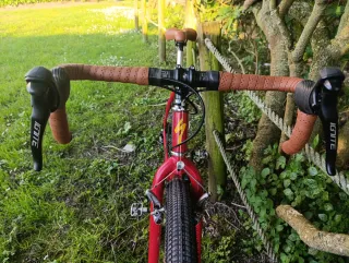 Bicicleta Specialized Hardrock Gravel Restomod