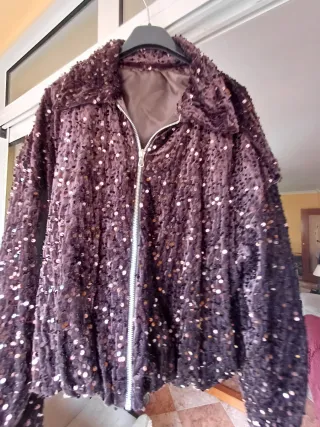 Vestido marrón elegante para ocasiones especiales