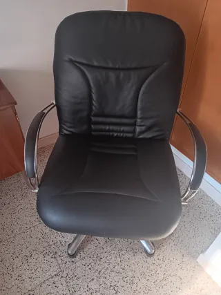 Silla de oficina negra