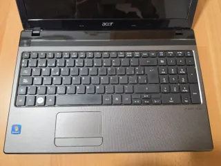 Acer Aspire 5560 Portátil