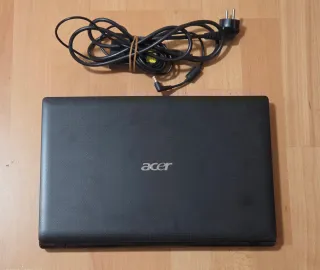 Acer Aspire 5560 Portátil