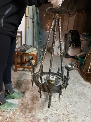 Lámpara candelabro de metal estilo medieval