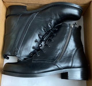 Botines negros T. 39