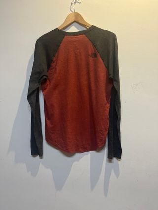 Camiseta The North Face manga larga